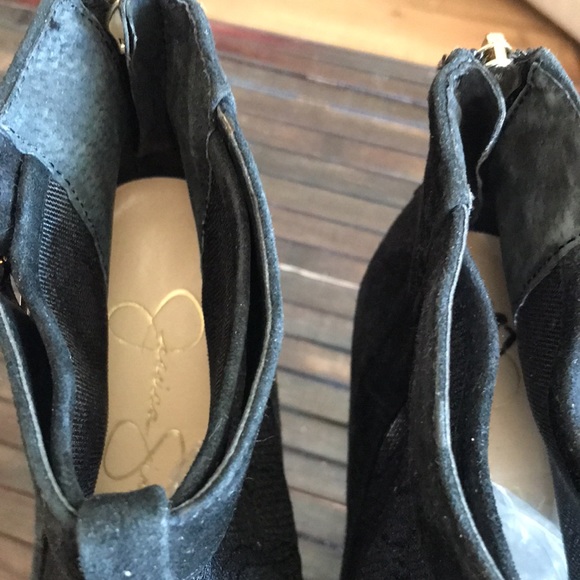 🚨B2G1 JESSICA SIMPSON Black Leather Lace & Velvet /Gold Heeled Booties - Picture 7 of 9